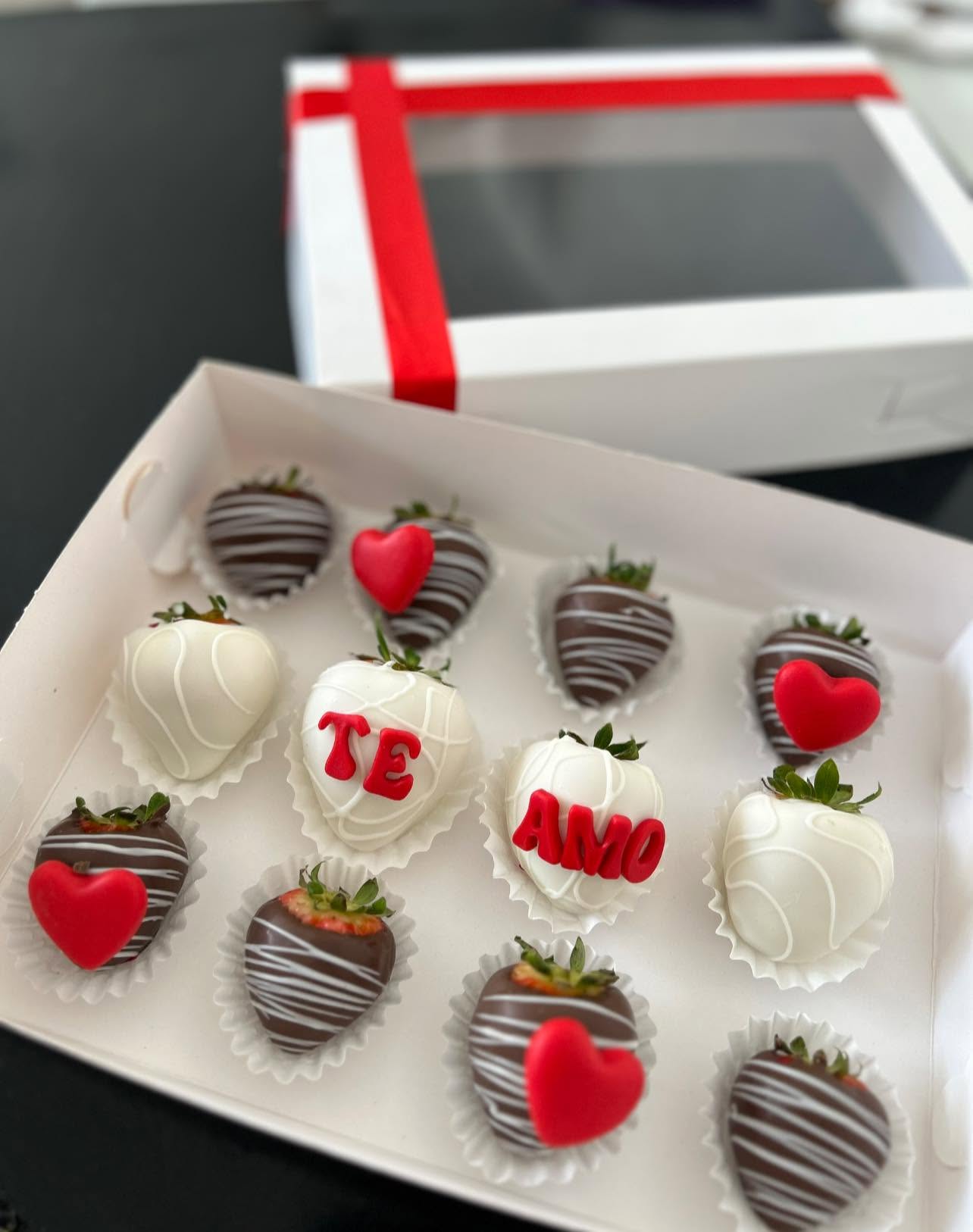 Fresas con Chocolate y Topping (6 pz)