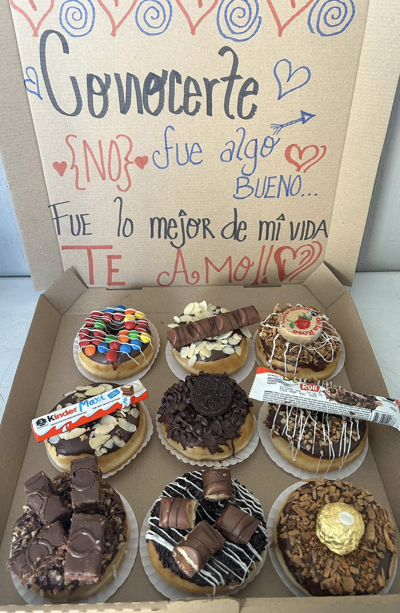 Donas con Chocolates (9 pz)